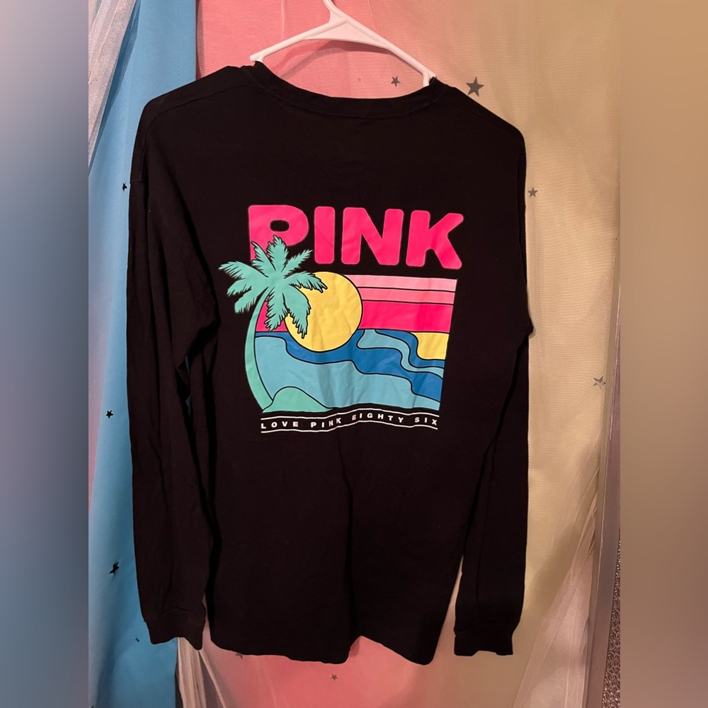 Limited edition PINK Victoria’s Secret tropical  long sleeve tee💕😻🏝️